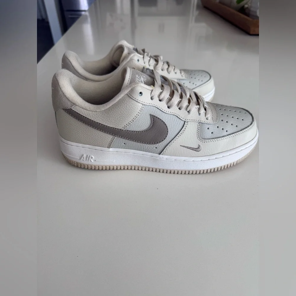 Nike Air Force 1 Low 07 Moon Fossil FB8483-100 Neutral Leather Womens Size 8 - Picture 16 of 16